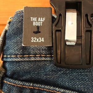 Men’s A&F 32X34 bootcut jeans.